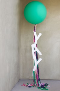 DIY-Giant-Balloon-Message